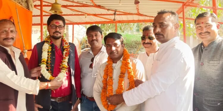 पूर्वांचल पत्रकार एकता समिति की बैठक सम्पन्न, सर्वसम्मति से कृपाशंकर पांडेय को चोपन इकाई का अध्यक्ष बनाया गया।