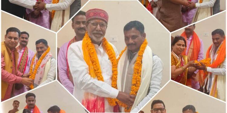 एससी / एसटी आयोग के उपाध्यक्ष माननीय जीत सिंह खरवार जी के ओबरा मण्डल में प्रथम आगमन पर भाजपा कार्यकर्ताओं द्वारा भव्य स्वागत किया गया।