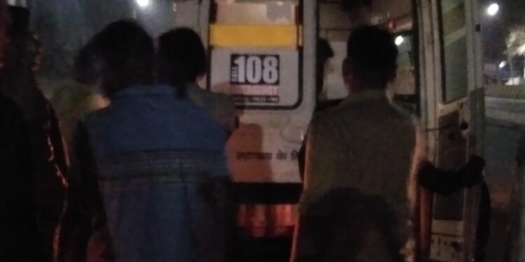 अज्ञात वाहन के धक्के से महिला घायल उपचार जारी।