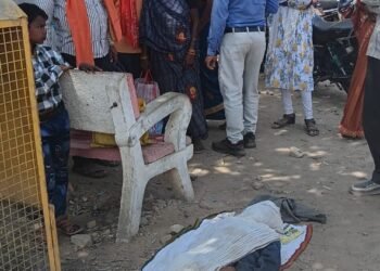 बैक से रूपया निकालने आए वृद्ध का ह्वदयगती रूकने से मौत।