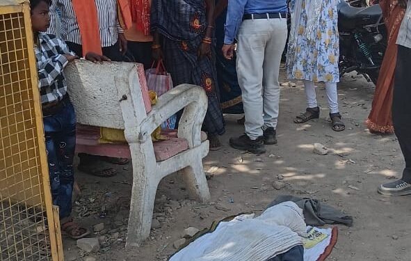 बैक से रूपया निकालने आए वृद्ध का ह्वदयगती रूकने से मौत।