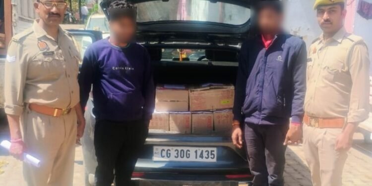 अवैध अंग्रेजी शराब की तस्करी करने वाले गिरोह के दो आरोपी गिरफ्तार।