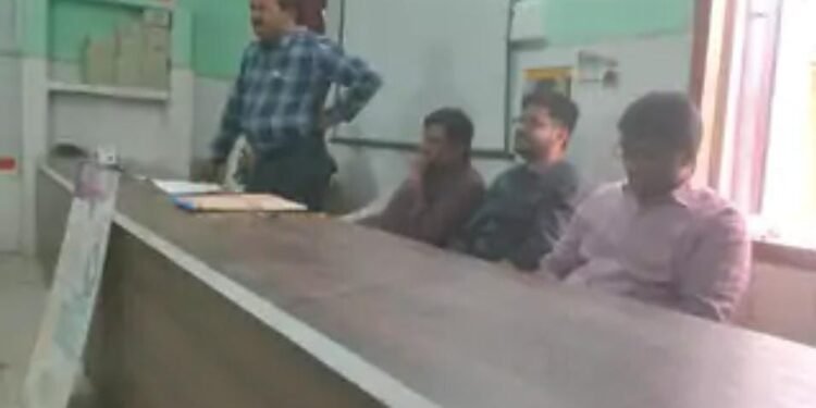 घोरावल में सर्पदंश से बचाव के लिए स्वास्थ्यकर्मियों को विशेषज्ञों द्वारा प्रशिक्षण दिया गया।