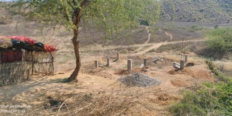 कोन वन रेंज की भूमि पर कब्जा बदस्तुर् जारी, विभाग मौन, लोगों ने लगाया धन उगाही का आरोप।