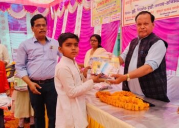 कम्पोजिट विद्यालय दुद्धी और कन्या पूर्व माध्यमिक विद्यालय दुद्धी द्वारा संयुक्त रुप से शारदा संगोष्ठी एवं वार्षिकोत्सव और इको क्लब गठन का कार्यक्रम का भव्य आयोजन।