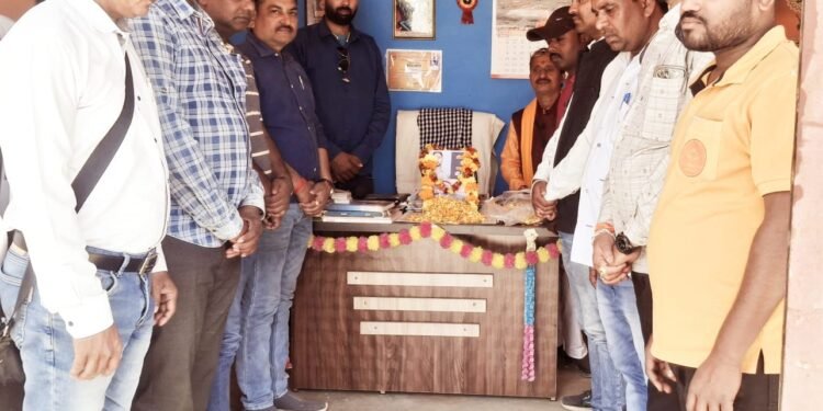 सीतापुर के पत्रकार की निर्मम हत्या के विरुद्ध पत्रकारों में आक्रोश , पत्रकारों ने दी सच्ची श्रद्धांजलि।।