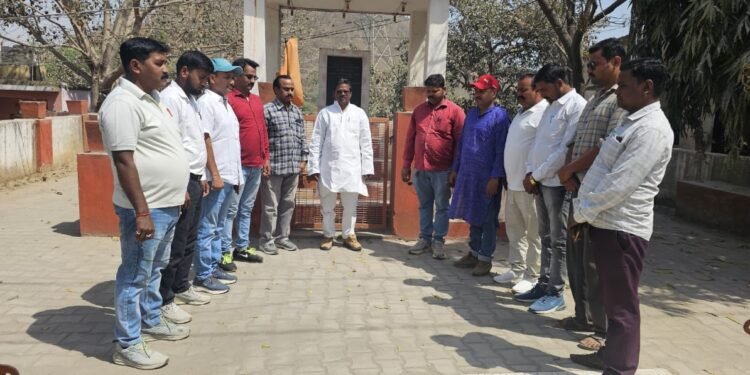 सीतापुर के पत्रकार की गोली मार कर हत्या होने पर पत्रकार समूह में आक्रोश दी श्रद्धांजलि।