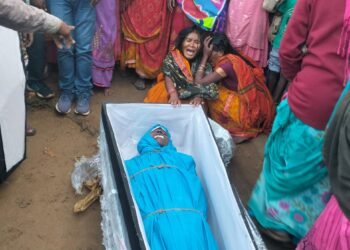 बंगलौर कमाने गये अधेड़ ने लगाई फांसी, परिजनों में मचा कोहराम।