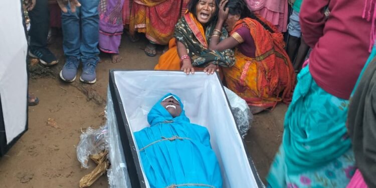 बंगलौर कमाने गये अधेड़ ने लगाई फांसी, परिजनों में मचा कोहराम।