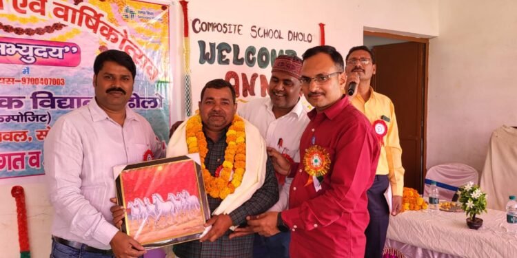 कंपोजिट विद्यालय ढोलो एवं खरूआंव का आयोजित हुआ वार्षिकोत्सव।