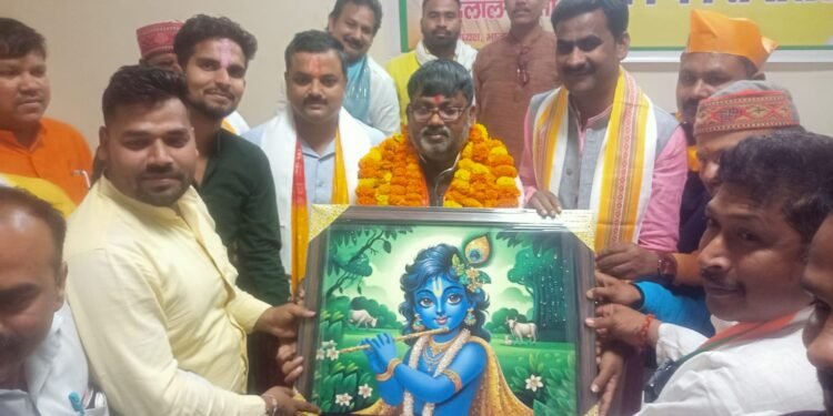 जिलाध्यक्ष नन्दलाल गुप्ता का भब्य स्वागत।