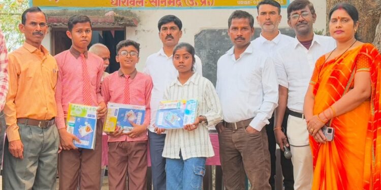 नवोदय विद्यालय में आलोक के चयन होने पर ढुटेर गांव में खुशी की लहर।