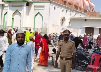 मुस्लिम समुदाय ने अदा की अलविदा जुम्मा की नमाज।