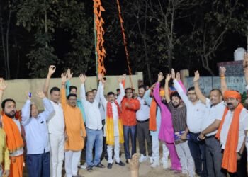 वैदिक मंत्र उच्चारण के साथ शुरुआत हुआ झंडा पूजन कार्यक्रम।।