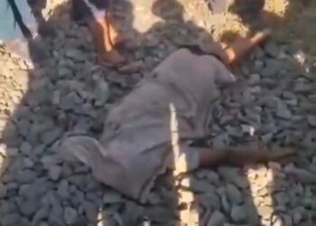 संदिग्ध परिस्थितियों में अर्धनग्न अवस्था में ट्रेन से कटकर युवक की हुई मौत।