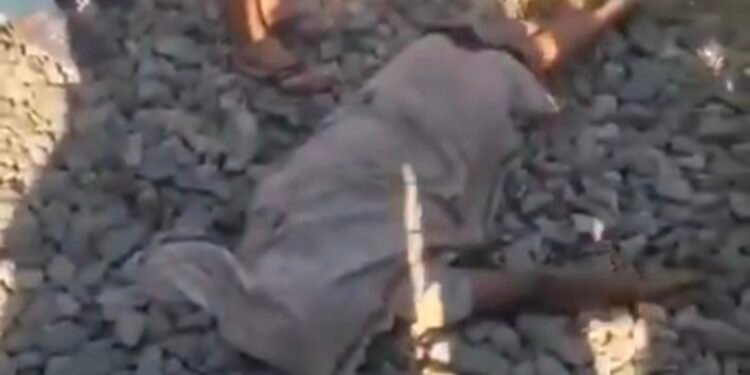 संदिग्ध परिस्थितियों में अर्धनग्न अवस्था में ट्रेन से कटकर युवक की हुई मौत।