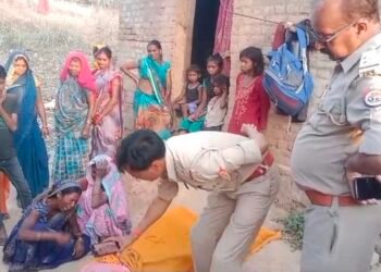 संदिग्ध परिस्थितियों में अधेड़ व्यक्ति ने लगाया फांसी।