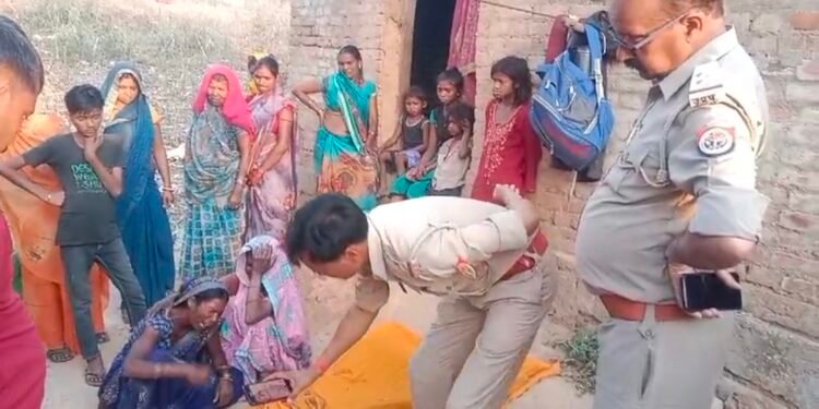 संदिग्ध परिस्थितियों में अधेड़ व्यक्ति ने लगाया फांसी।