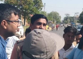 शाराब की दुकान खोलने पर नागरिकों में नाराजगी,किया विरोध फिर भी प्रशासन ने खोलवा दिया शराब की दुकान।।