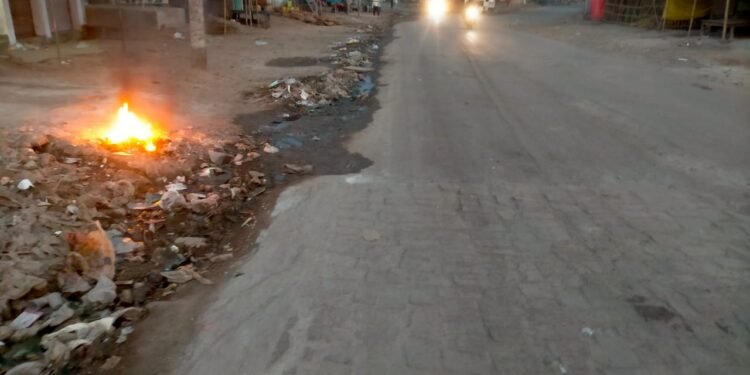 ओड़हथा में जन समस्याओं का लगा अंबारजन कल्याणकारी योजनाएं चढ़ी भ्रष्टाचार की भेंट।