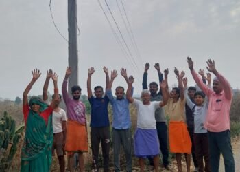 ट्रांसफार्मर बदले जाने को लेकर ग्रामीणों ने किया प्रदर्शन।।