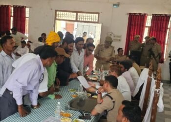 दुद्धी तहसील मुख्यालय पर पत्रकार भवन के लिए जिलाधिकारी सोनभद्र को पत्रकारों ने सौपा ज्ञापन।