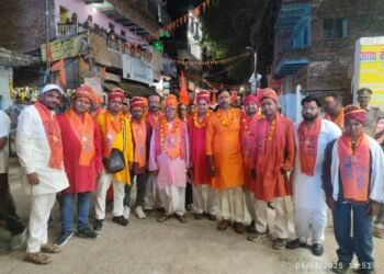 ढोल नगाड़ा के साथ हिंदू जनमानस ने निकाली, श्री राम की शोभायात्रा।