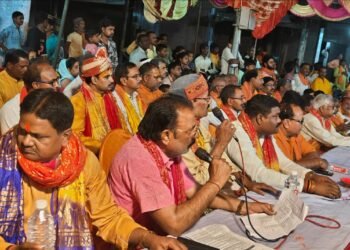 भगवा रंग में रंगा नगर, जय श्रीराम के नारों से गूंजा आसमानपुरुषोत्तम श्रीराम की शोभायात्रा में अद्भुत रण कौशल और भव्यता का दर्शन।