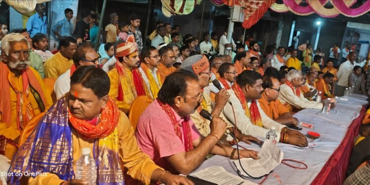 भगवा रंग में रंगा नगर, जय श्रीराम के नारों से गूंजा आसमानपुरुषोत्तम श्रीराम की शोभायात्रा में अद्भुत रण कौशल और भव्यता का दर्शन।