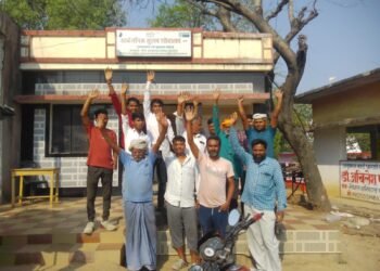 सार्वजनिक शौचालय में वसूला जा रहा है रुपया, स्थानीय लोगों ने किया प्रदर्शन।