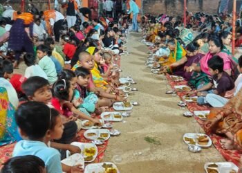 डीवहार बाबा जय बजरंग अखाड़ा समिति रामनगर में विशाल भंडारे का हुआ आयोजन।