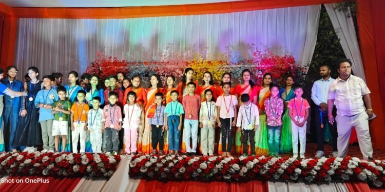 डीपीएस के वार्षिकोत्सव में नन्हे मुन्नों ने बिखेरे रंगसंस्कार और गुणवत्तापरक शिक्षा हर विद्यालय का लक्ष्य होना चाहिए : खंड शिक्षा अधिकारी महेन्द्र मौर्य।।