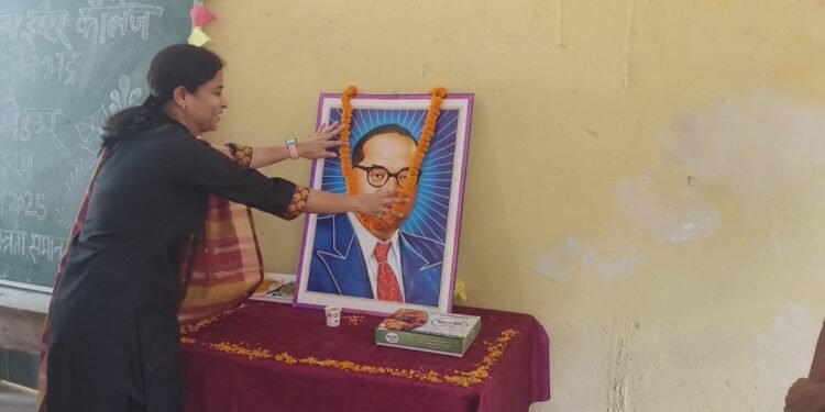 राजकीय बालिका इंटर कॉलेज दुद्धी में धूमधाम से मनाया गया डॉ भीमराव अंबेडकर की जयंती बच्चों को किया गया पुरस्कृत।