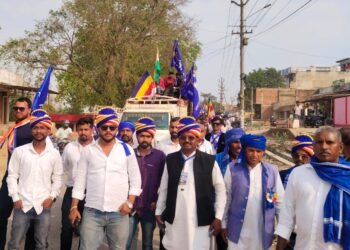 अंबेडकर जयंती पर निकला जुलूस, सैकड़ो की संख्या में शामिल हुए लोग।बाबा साहब के पदचिन्हों पर चलने की की गई अपील।।