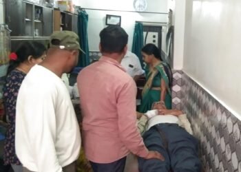 सड़क पार कर रहे बुजुर्ग ब्यक्ति पिकअप के चपेट में आने से हुए घायल।