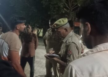 शादी द्वारपूजा में हर्ष फायरिंग के दौरान एक के पैर में लगी गोली।