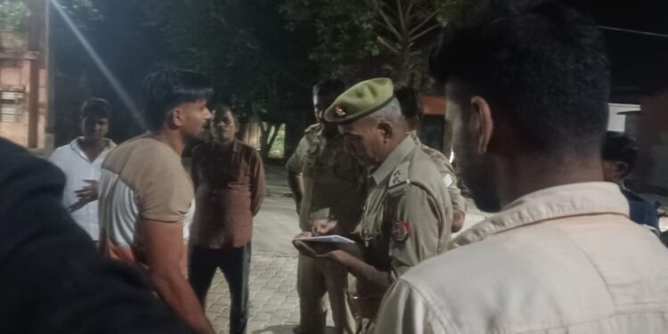 शादी द्वारपूजा में हर्ष फायरिंग के दौरान एक के पैर में लगी गोली।