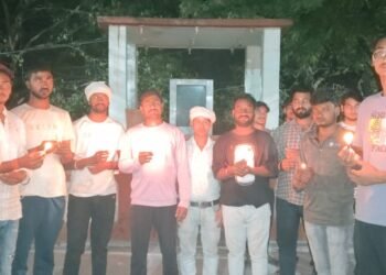 जम्मू-कश्मीर के पहलगाम में हुए कायराना आतंकी हमले में मारे गए पर्यटकों को श्रद्धांजलि दी गई।