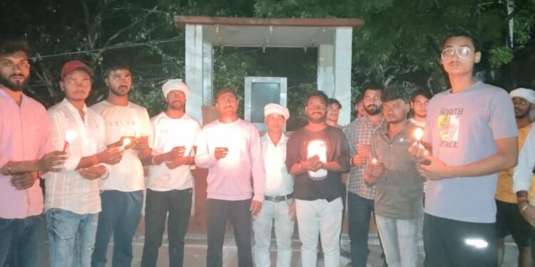 जम्मू-कश्मीर के पहलगाम में हुए कायराना आतंकी हमले में मारे गए पर्यटकों को श्रद्धांजलि दी गई।