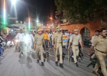 बीजेपी कार्यकर्ताओ ने मशाल जुलूस निकाला।