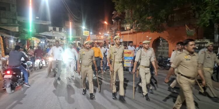 बीजेपी कार्यकर्ताओ ने मशाल जुलूस निकाला।