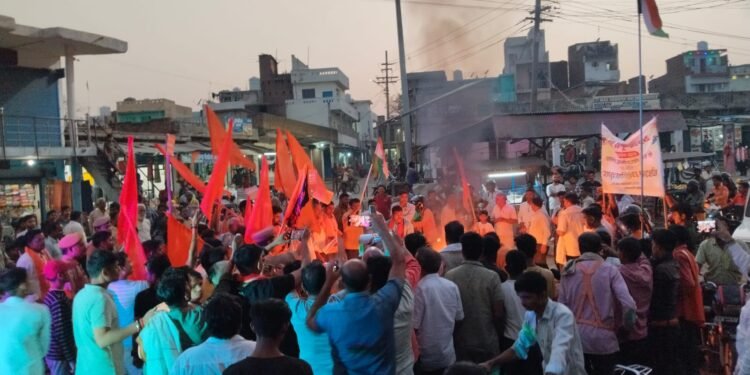 हिन्दू संगठनों ने पाकिस्तानी पीएम का पुतला फूंक आतंकवाद का किया जबरदस्त विरोध।