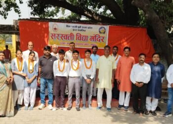 विद्यालय के मेधावी छात्रों को किया गया सम्मानित।