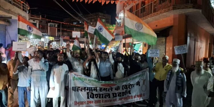 इस्लाहुल मुस्लेमीन कमेटी जामा मस्जिद द्वारा विरोध प्रदर्शन किया गया।