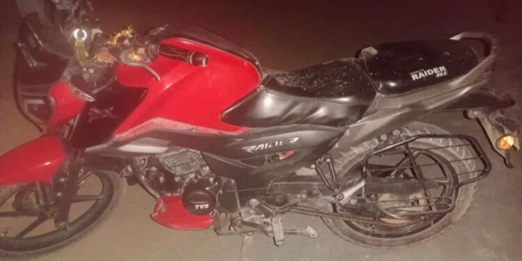 आमिल मोड़ (पटवध ) में ट्रक ने मोटरसाइकिल सवार को रौंदा।