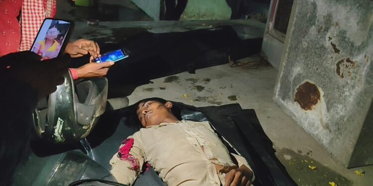 अनपरा: तेज रफ्तार बाइक की कोयला लदी ट्रक से टक्कर, दो युवकों की मौके पर मौत।