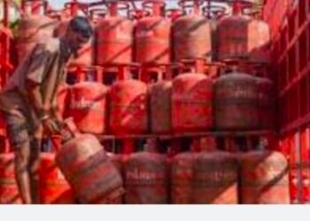 LPG गैस सिलेंडर के दाम में 50 रुपये की बढ़ोतरी।