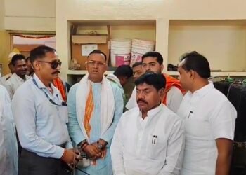 चिकित्साधिकारी के व्यवहार से काफी नाराज दिखे समाज कल्याण मंत्री ,संजीव गौड़