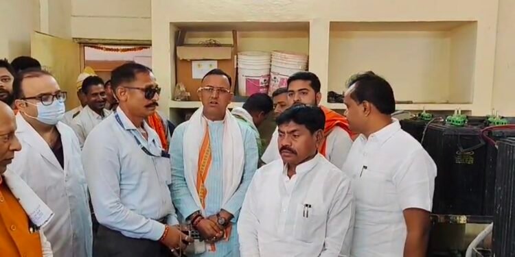 चिकित्साधिकारी के व्यवहार से काफी नाराज दिखे समाज कल्याण मंत्री ,संजीव गौड़