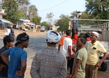 घर में दो दो शादी के खुशनुमा माहौल में मातम।